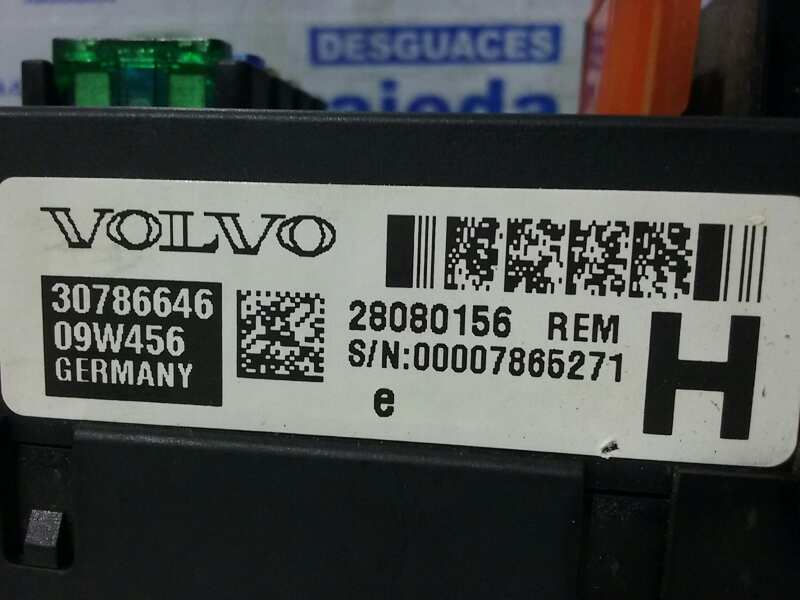 VOLVO XC90 Caja de fusibles trasero 8676391 2.4 D5 2002 a 2006