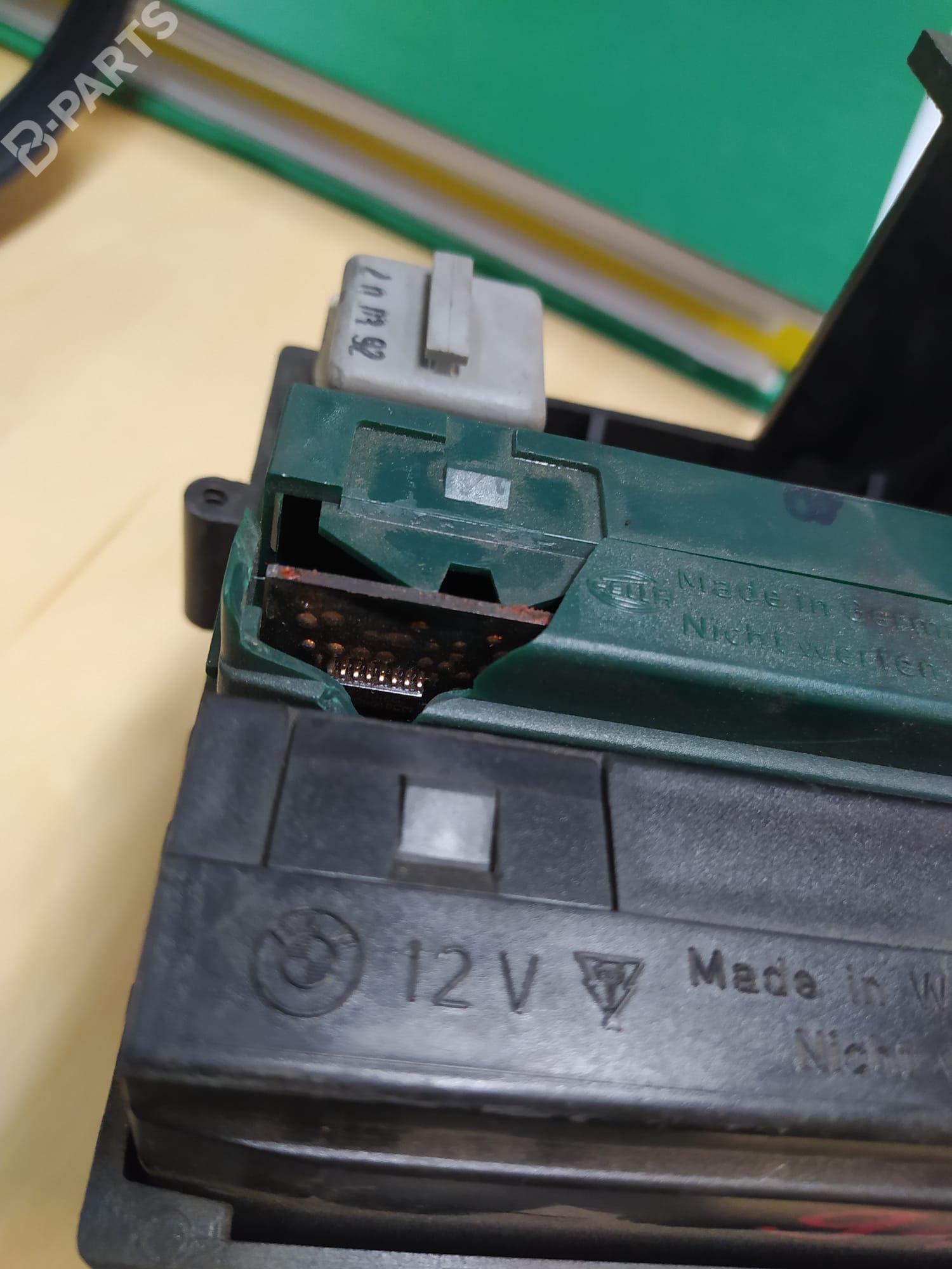 Fuse box BMW 5 (E34) 520 i 24V 8355817 5DK00696501 BParts