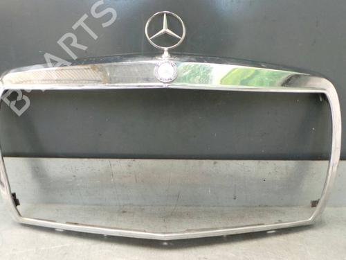 Used Grille MERCEDES-BENZ 123 Saloon (W123) 240 D (123.123) (72 hp) 831923