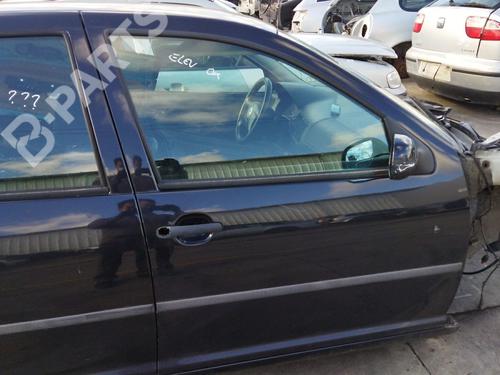 Used Right front door VW GOLF IV (1J1) 1.4 16V (75 hp) 9583282