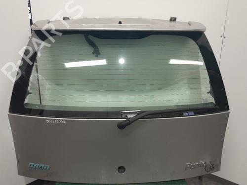 Używane Klapa tylna bagażnika FIAT PUNTO (188_) 1.2 60 (188.030, .050, .130, .150, .230, .250) (60 hp) 20695534