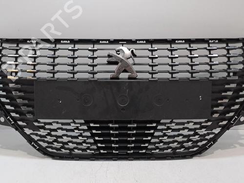 Grill PEUGEOT 208 II (UB_, UP_, UW_, UJ_) 1.2 PureTech 100 9841999880; 9842008580; 9829438380