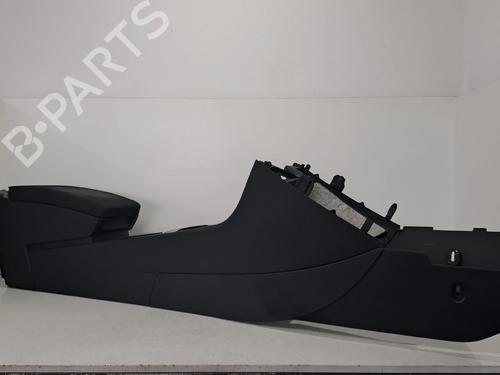 Armrest / Center console VW PASSAT B7 (362) 2.0 TDI 3C0863319AS; 3AB863241E
