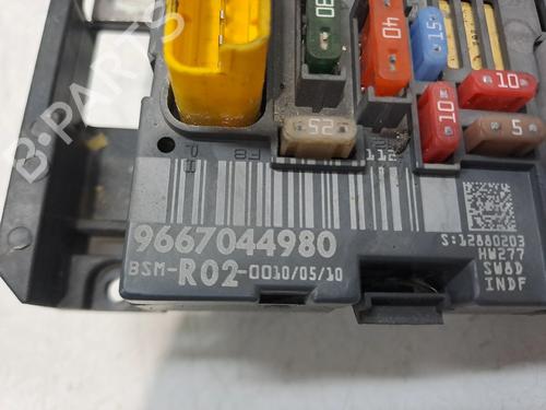 Fuse box PEUGEOT 5008 (0U_, 0E_) 1.6 HDi | BP29737424E1
