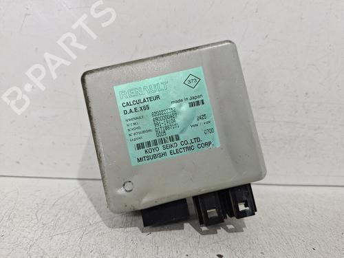 Używane Moduł elektroniczny RENAULT CLIO II Hatchback Van (SB0/1/2_) 1.5 dCi (SB07) (65 hp) 30805397