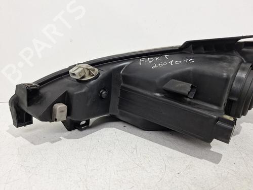 Right headlight PEUGEOT 206 Hatchback (2A/C) 1.4 HDi eco 70 | BP32196918C29
