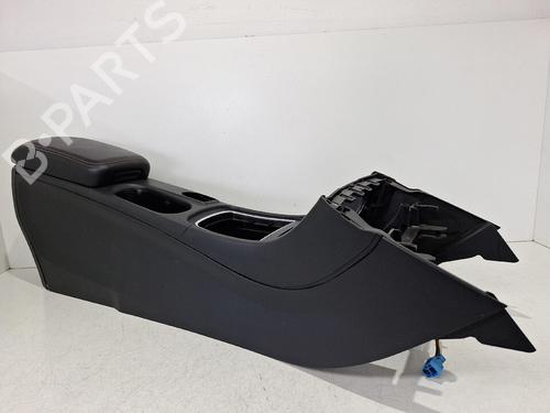 Used Armrest / Center console Armrest / Center console MERCEDES-BENZ A-CLASS (W176) A 160 CDI / d (176.011) (90 hp) 32506547 32506547