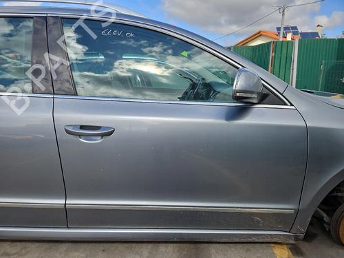 Used Right front door SKODA SUPERB II Estate (3T5) 1.9 TDI (105 hp) 32990352