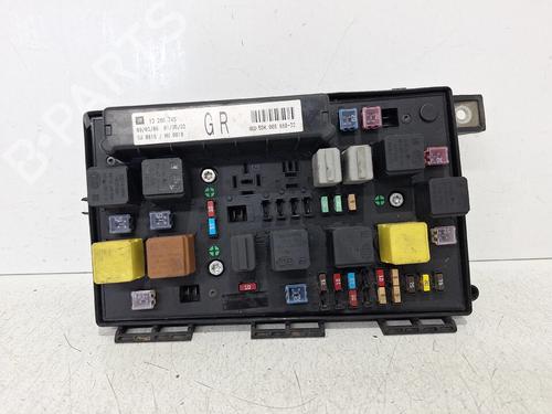 fuse-box-opel-astra-h-estate-a04-2004-2005-2006-2007-2008-2009-2010-2011-2012-2013-2014-36671402 main image