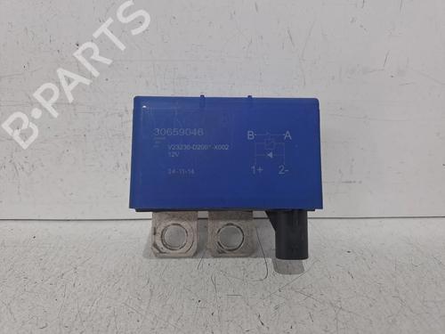 switch-volvo-v40-hatchback-525-2012-2013-2014-2015-2016-2017-2018-2019-36867895 main image