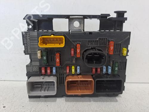 Used Fuse box Fuse box 38962713 38962713
