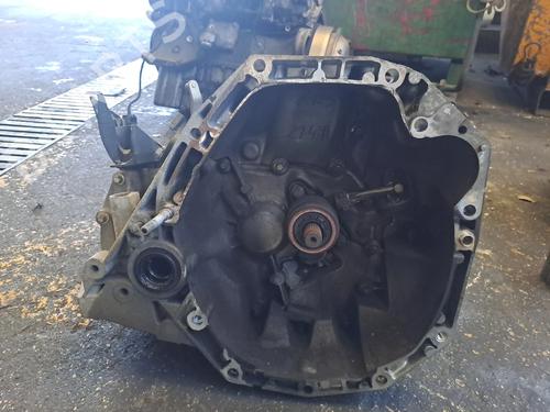 gearbox-renault-clio-iii-hatchback-van-sb_-sr_-2005-39477194 main image