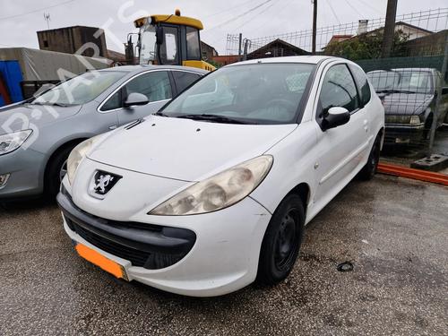 Left headlight PEUGEOT 206+ (2L_, 2M_) 1.4 HDi eco 70 | BP31722680C28 