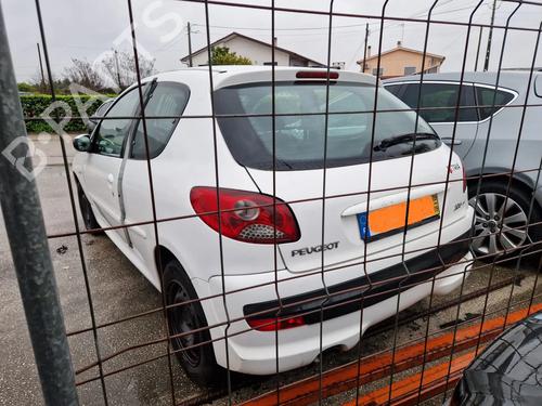 Left headlight PEUGEOT 206+ (2L_, 2M_) 1.4 HDi eco 70 | BP31722680C28 