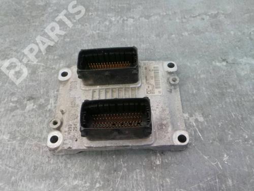 Calculateur moteur (ecu) ALFA ROMEO 147 (937_) 1.6 16V T.SPARK (937.AXA1A, 937.AXB1A, 937.BXB1A) (120 hp) 0261206715 1279H03961 ME731HA004