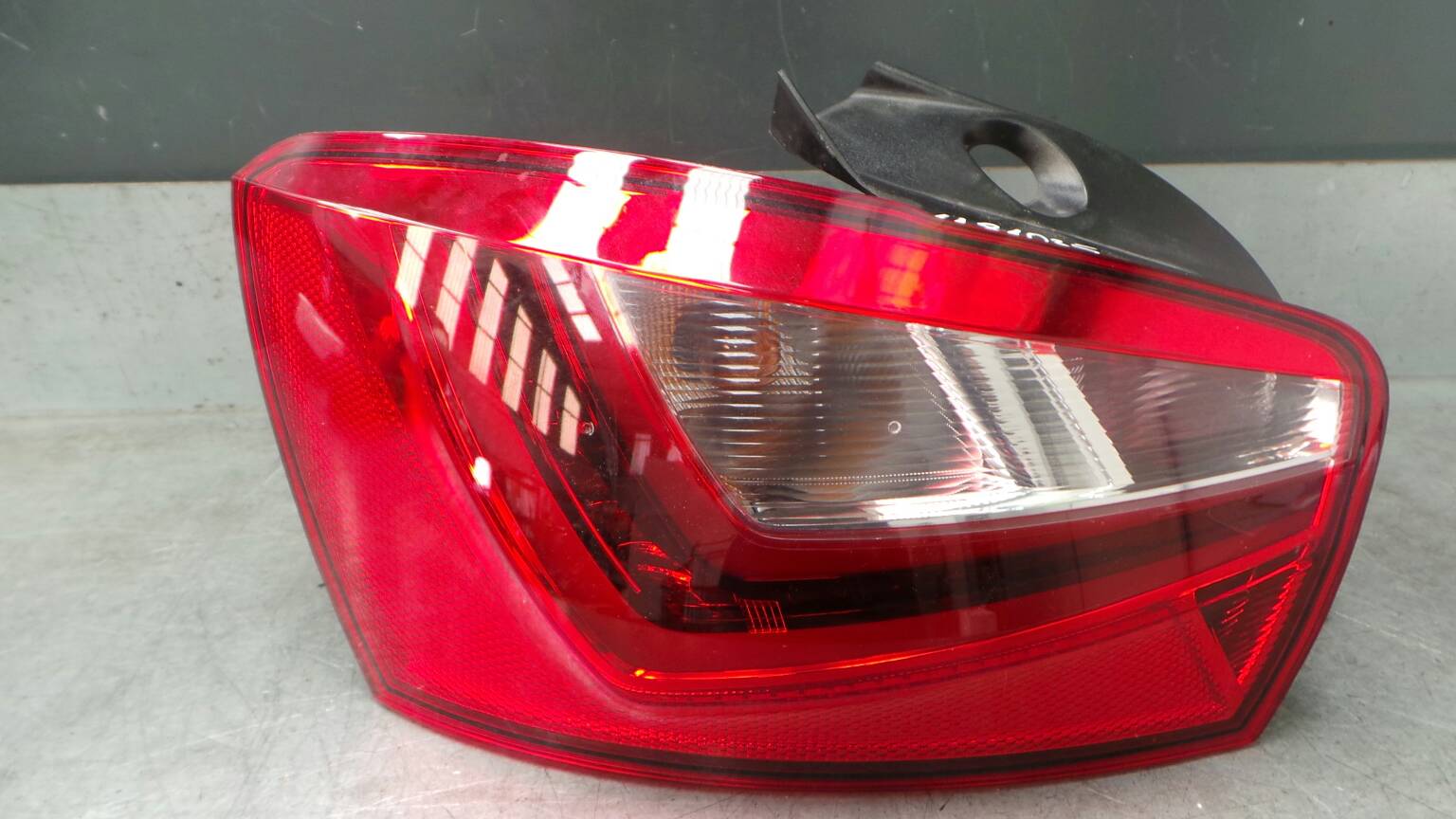 Feu Arrière Droit Pour Seat Ibiza IV ST 6J - Référence P16857061 - Occasion De 2011