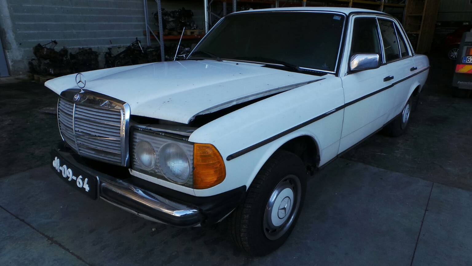 Motor Mercedes Benz 123 Saloon W123 240 D 123 123 10096104 B Parts