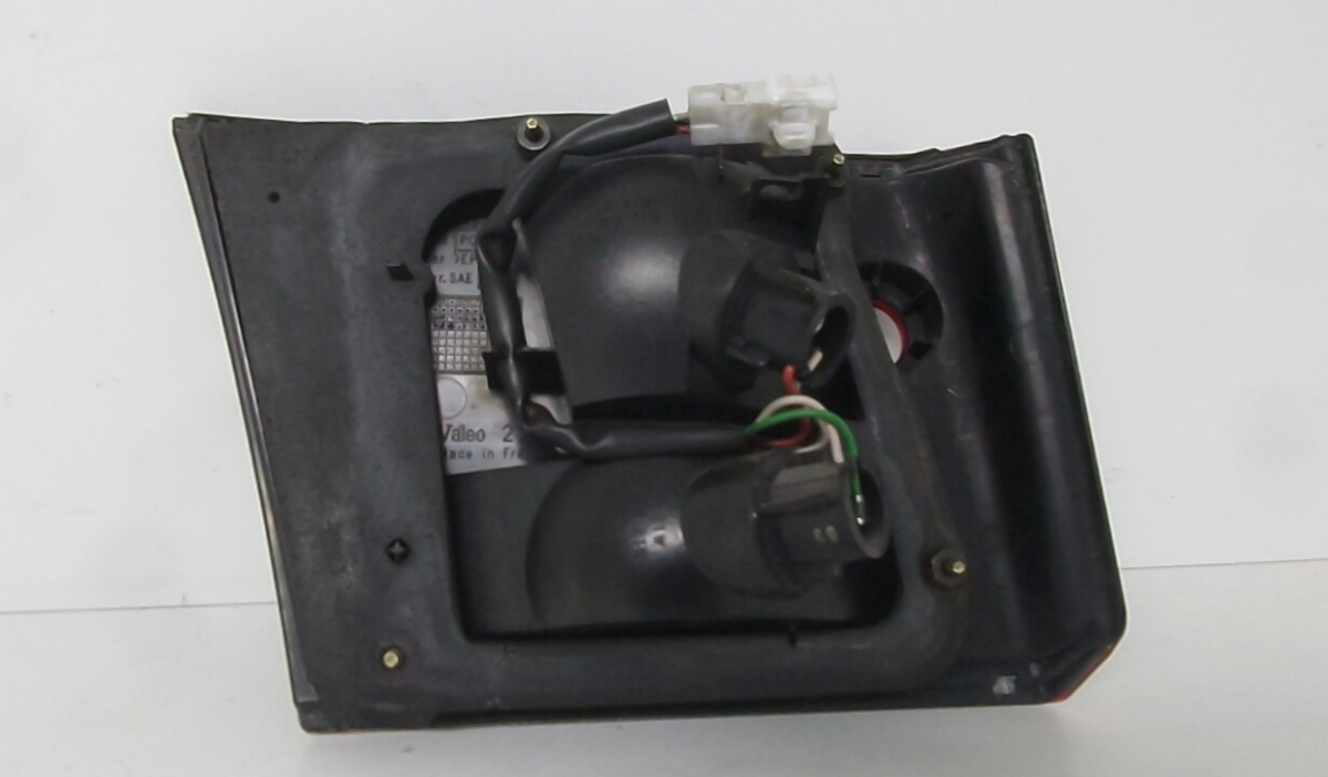 Feu De Malle Intérieur Arrière Droit - Pour Toyota Carina E 4 Portes - Réf. 81590-20110 - Occasion
