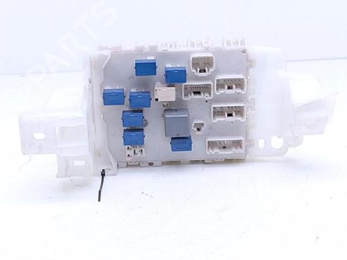 Used Fuse box Fuse box SUZUKI SWIFT III (MZ, EZ) 1.6 (RS416, RR 416, ZC31S) (125 hp) 40421894 40421894