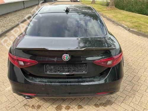 tailgate-alfa-romeo-giulia-952_-2015-40420306 main image