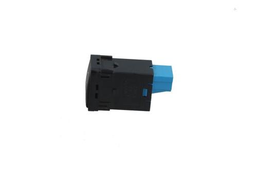 switch-nissan-micra-v-k14-2016-40476639 main image