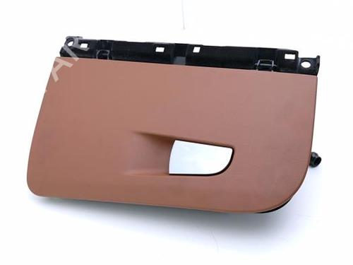 glove-box-alfa-romeo-giulia-952_-2015-40420583 main image