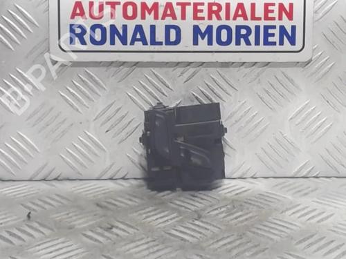 switch-mercedes-benz-e-class-t-model-s212-2009-2010-2011-2012-2013-2014-2015-2016-40363118 main image