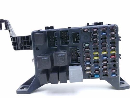 Used Fuse box Fuse box FORD MONDEO III Turnier (BWY) 2.0 16V DI / TDDi / TDCi (90 hp) 40372450 40372450