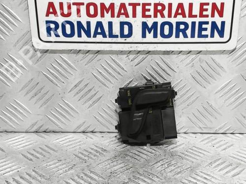 switch-mercedes-benz-e-class-w212-2009-2010-2011-2012-2013-2014-2015-2016-40469428 main image