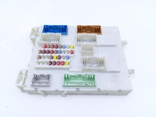Used Fuse box Fuse box VOLVO V40 Hatchback (525) T3 (152 hp) 40372648 40372648