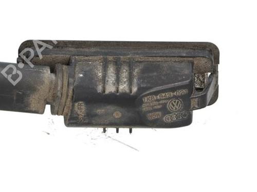 licence-plate-light-vw-golf-vi-convertible-517-2011-2012-2013-2014-2015-2016-2017-40397460 main image