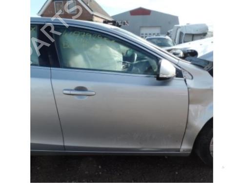 right-front-door-volvo-v40-hatchback-525-2012-2013-2014-2015-2016-2017-2018-2019-40428634 main image
