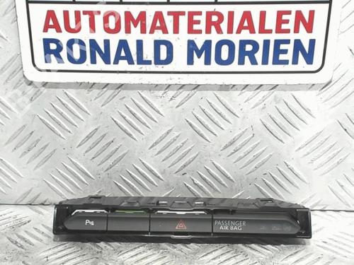 switch-vw-passat-b8-variant-3g5-cb5-2014-40427700 main image