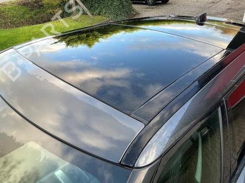 sunroof-land-rover-range-rover-velar-l560-2017-40424224 main image