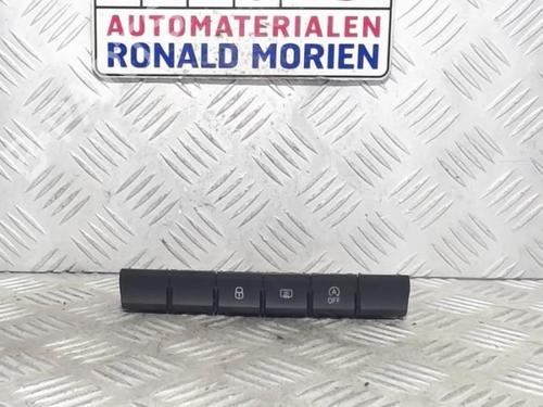 switch-skoda-rapid-spaceback-nh1-2012-2013-2014-2015-2016-2017-2018-2019-40481774 main image