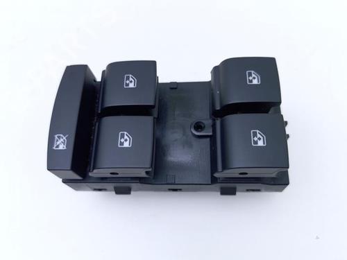 switch-opel-zafira-tourer-c-p12-2011-40361985 main image