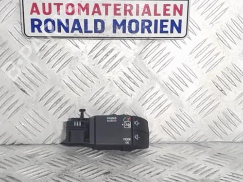 steering-wheel-controls-dacia-logan-mcv-ii-2013-40366990 main image