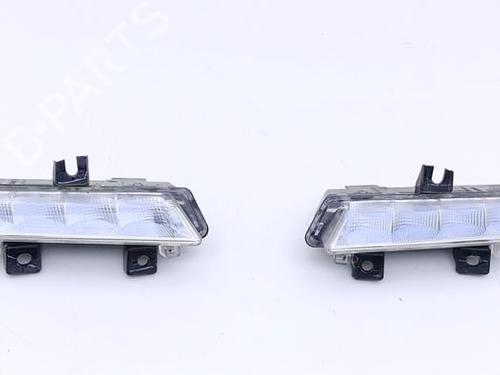 right-daytime-light-renault-captur-i-j5_-h5_-2013-40479126 main image