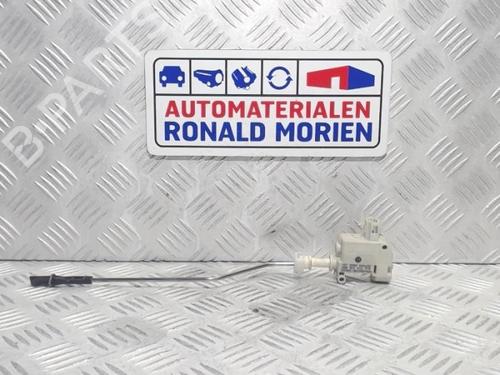Used Fuel door actuator Fuel door actuator VW PASSAT B6 Variant (3C5) 1.9 TDI (105 hp) 40431758 40431758