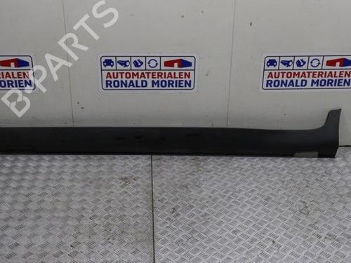 left-sideskirt-kia-stonic-yb-2017-40414721 main image