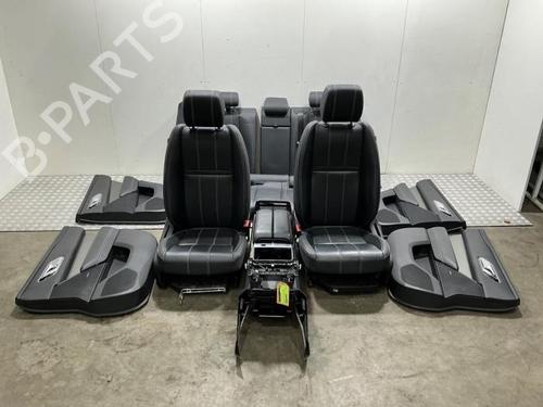seats-set-land-rover-range-rover-velar-l560-2017-40424101 main image