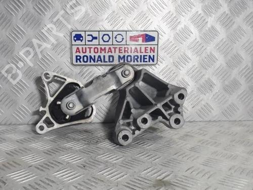 Used Engine mount Engine mount MERCEDES-BENZ A-CLASS (W176) A 220 d (176.003) (177 hp) 40379035 40379035