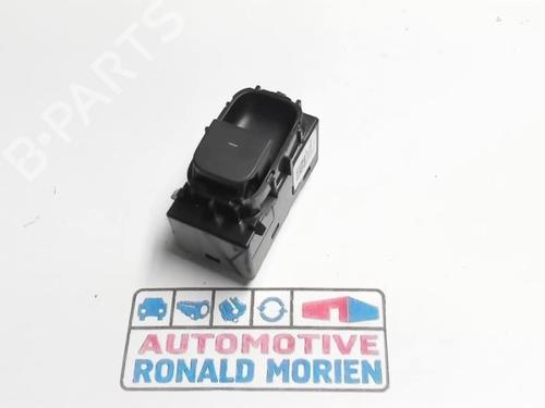 switch-tesla-model-3-5yj3-2017-40362062 main image