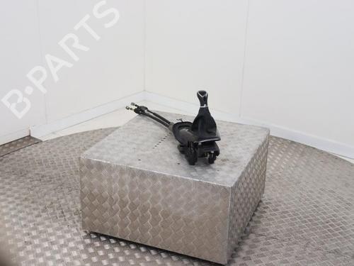 Used Gear lever Gear lever OPEL CORSA F (P2JO) 1.2 (68) (75 hp) 40478355 40478355