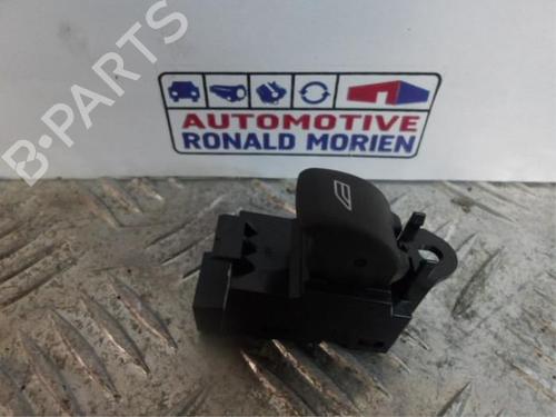 switch-volvo-v40-hatchback-525-2012-2013-2014-2015-2016-2017-2018-2019-40469219 main image