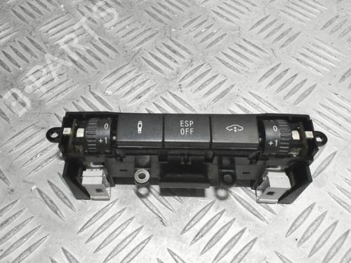 Used Switch Switch VW PHAETON (3D1, 3D2, 3D3, 3D4, 3D6, 3D7, 3D8, 3D9) 5.0 V10 TDI 4motion (313 hp) 40427646 40427646