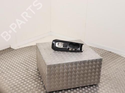 Used Middle console Middle console PEUGEOT 2008 II (UD_, US_, UY_, UJ_, UR_, UC_) e-2008 (UKZKXZ) (136 hp) 40478271 40478271
