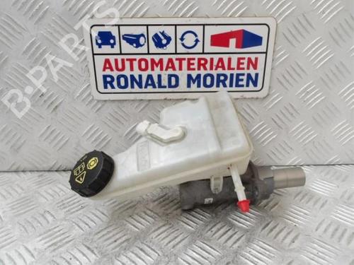 brake-master-cylinder-ford-focus-iii-turnier-2010-2011-2012-2013-2014-2015-2016-2017-2018-2019-2020-40387916 main image