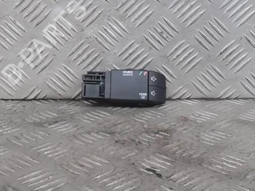 Used Steering wheel controls Steering wheel controls OPEL VIVARO A Bus (X83) 2.0 CDTI (F7, J7, A07) (90 hp) 40470240 40470240