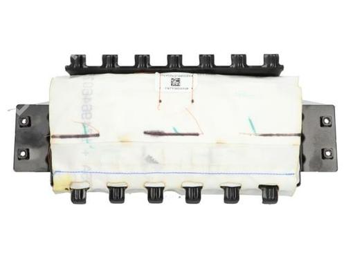 passenger-airbag-tesla-model-3-5yj3-2017-40396786 main image